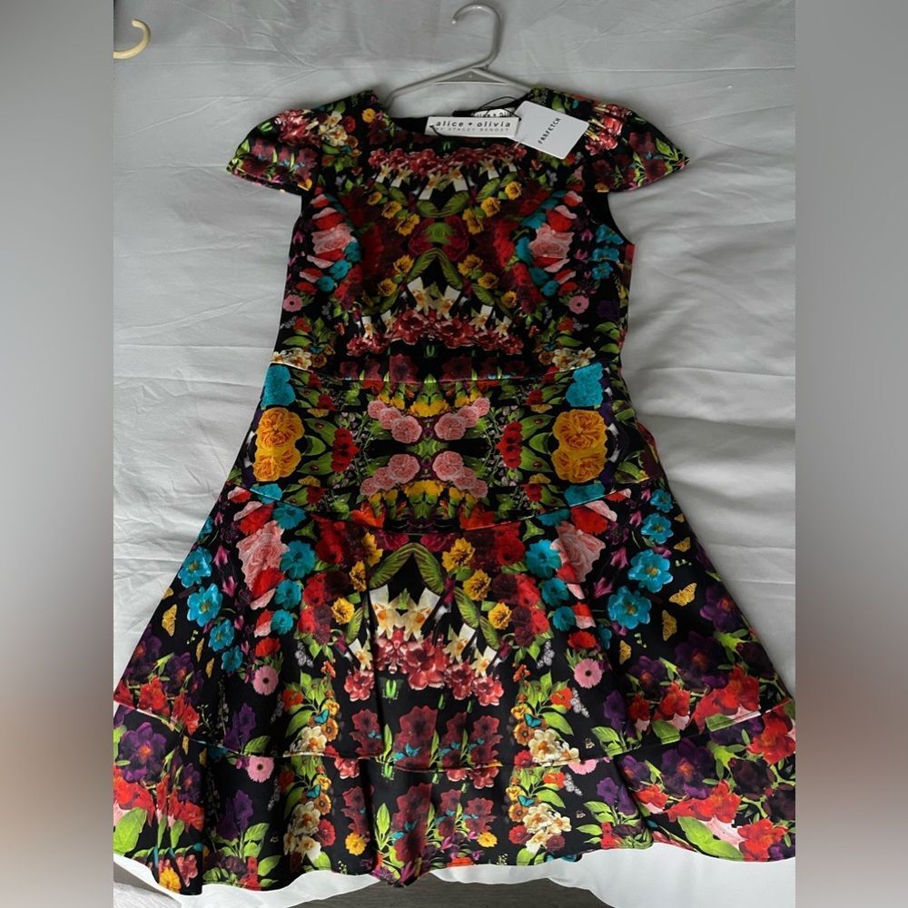 Adorable Alice + Olivia dress. Size 0 never worn - Picture 2 of 3